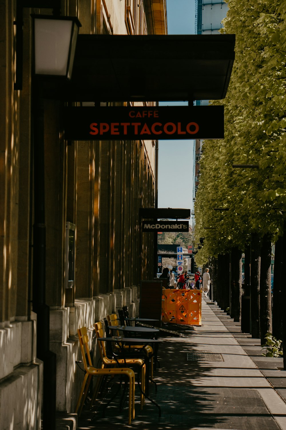 a row of benches sitting on the side of a street