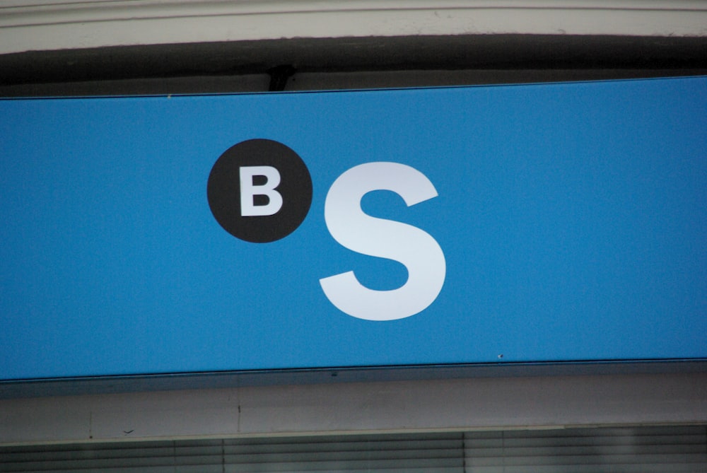a blue sign with the letter s on it