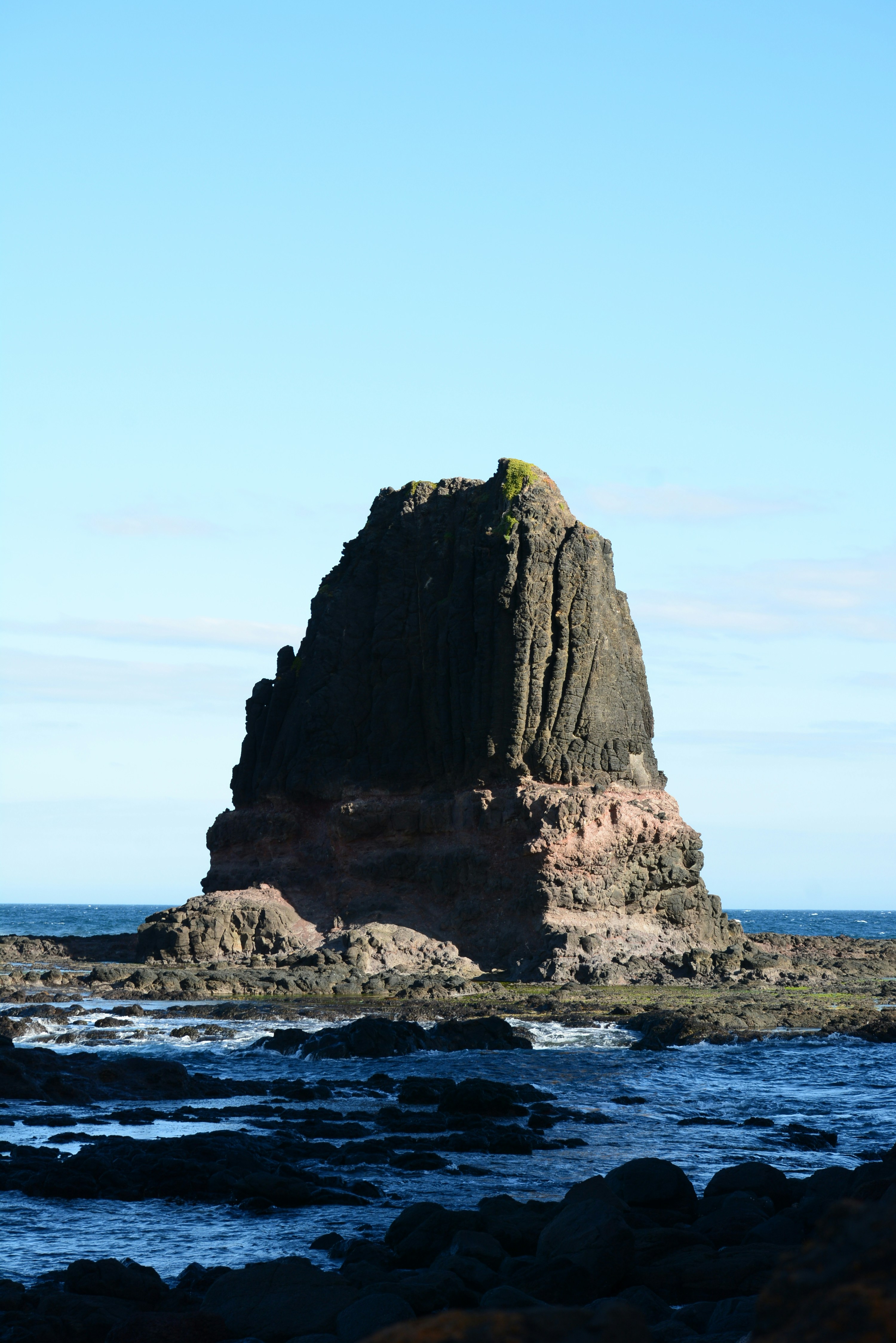 photo-1650354453535-85cc26cda3ee?ixid=M3wxMjA3fDB8MXxzZWFyY2h8OHx8cHVsbCUyMHN0b25lJTIwaXNsYW5kfGVufDB8fHx8MTc2MTI2ODM5OHww\u0026ixlib=rb-4.1.0