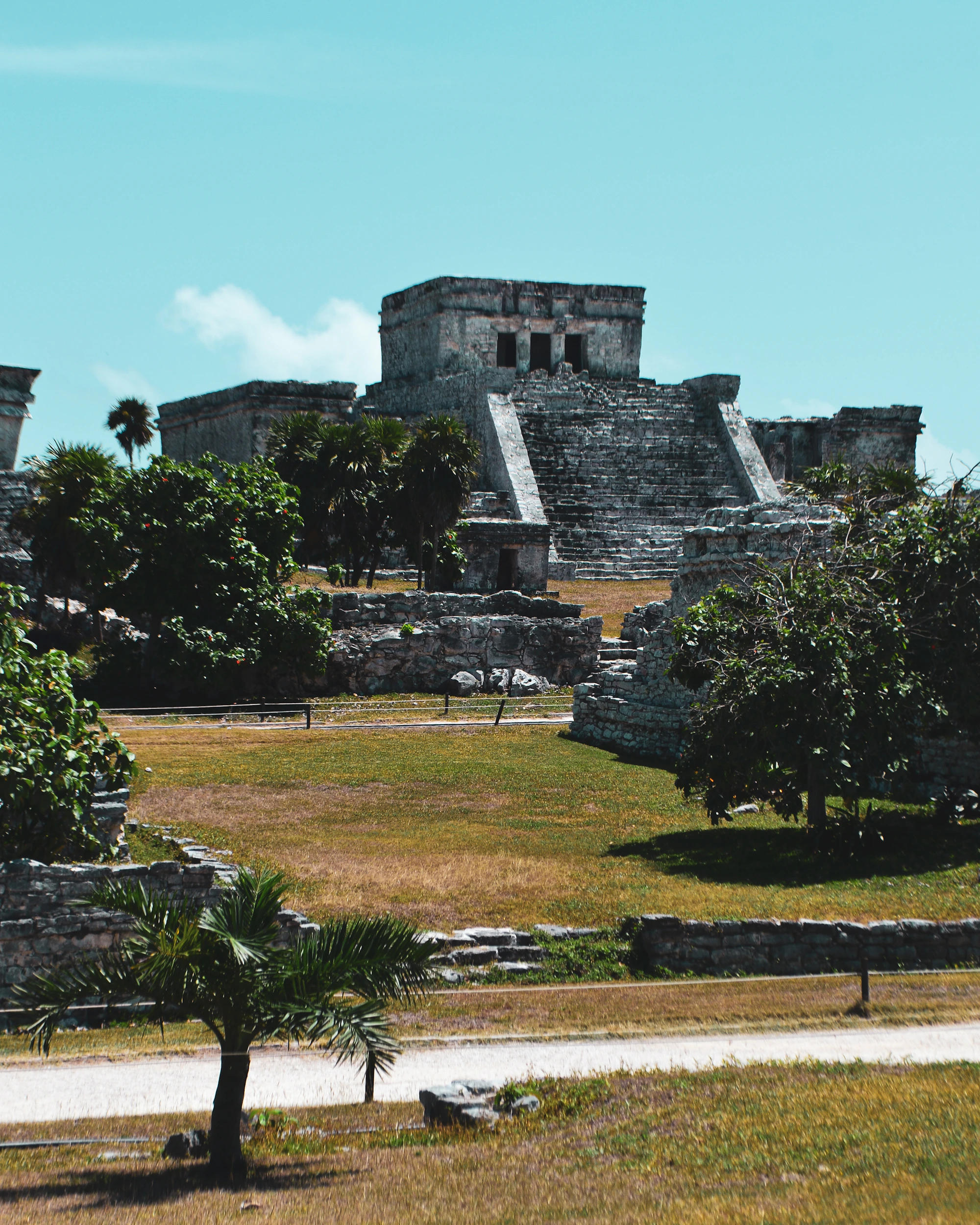 Site archéologique maya au Mexique visité lors d’une excursion francophone