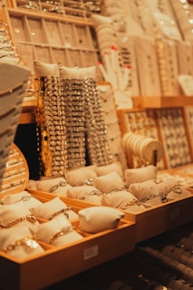 a display case filled with lots of jewelry
