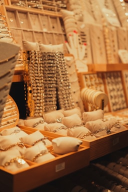 a display case filled with lots of jewelry