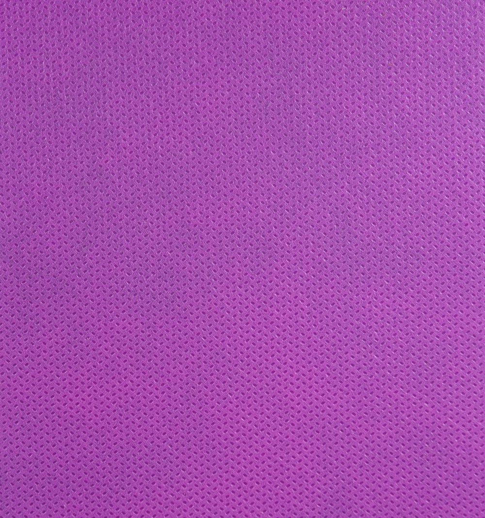 eine Nahaufnahme einer violetten Stoffstruktur