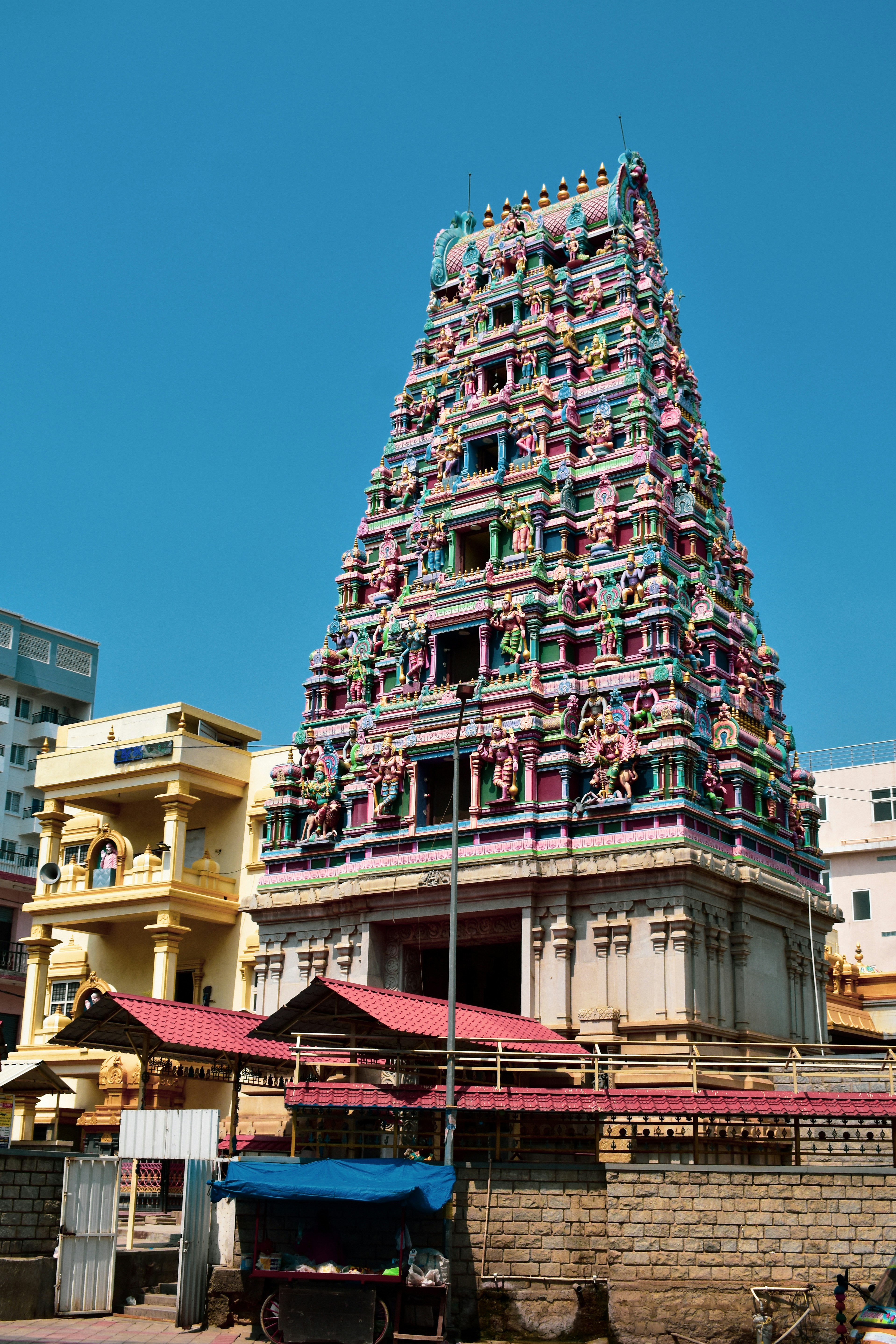 photo-1650439938130-7c1438af7dcf?ixid=M3wxMjA3fDB8MXxzZWFyY2h8MTl8fHNpbmdhcG9yZSUyMHJlY3J1aXRtZW50JTIwYWdlbmNpZXMlMjBpbiUyMG1hZHVyYWl8ZW58MHx8fHwxNzU3MDExNDgyfDA\u0026ixlib=rb-4.1.0