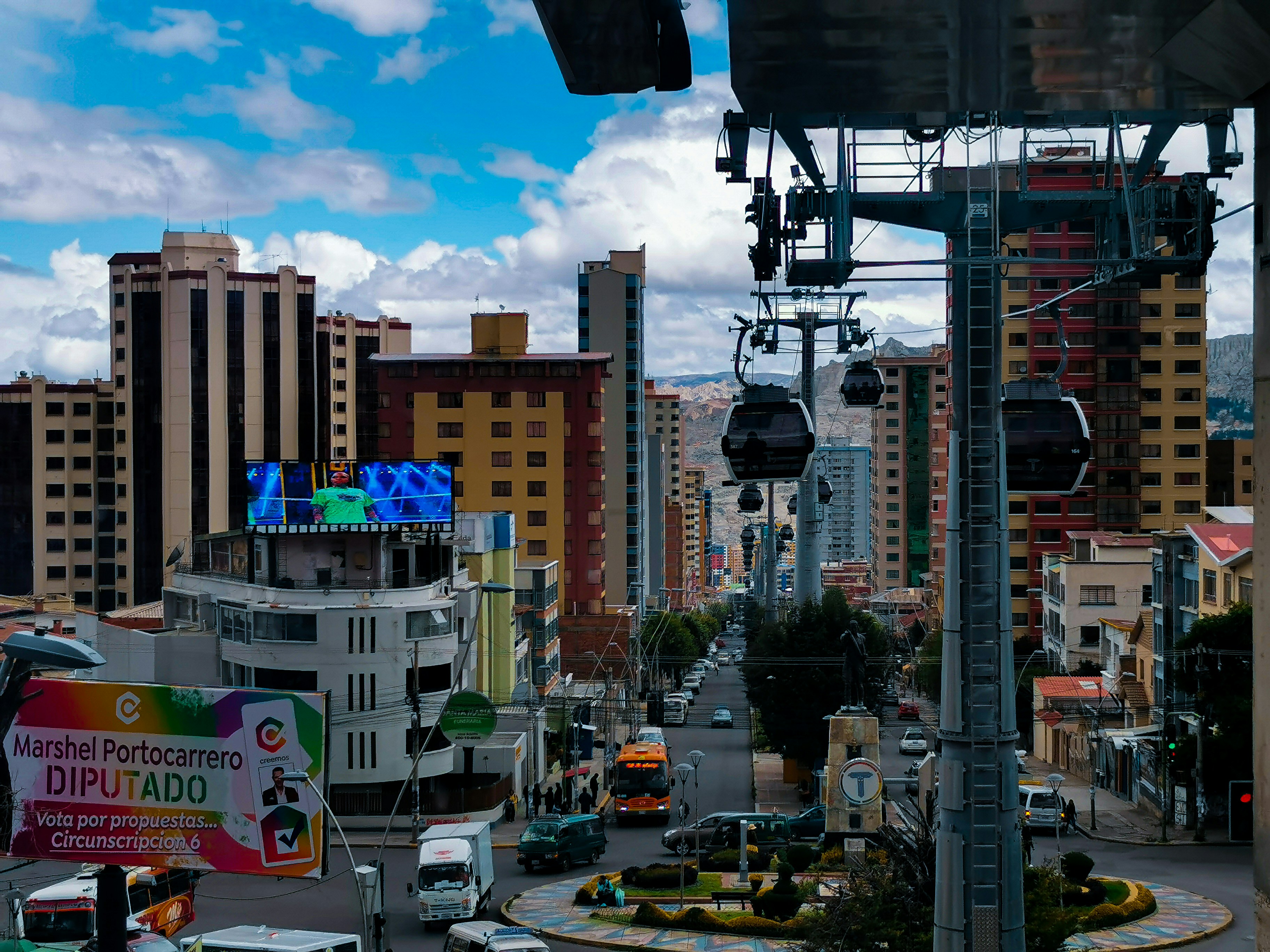 Téléphérique dans le centre-ville de la Paz partie 1