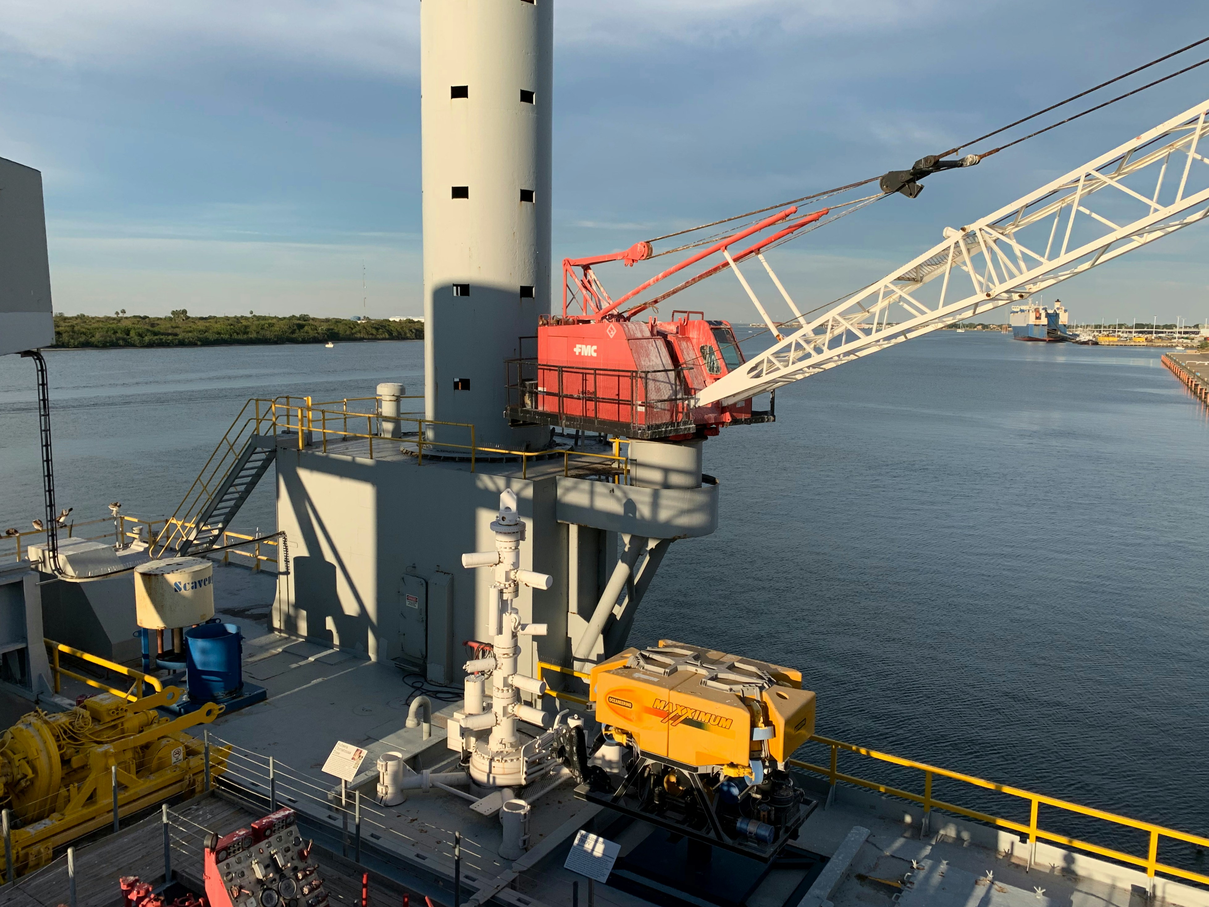A crane is on the deck of a ship photo – Free Galveston Image on Unsplash