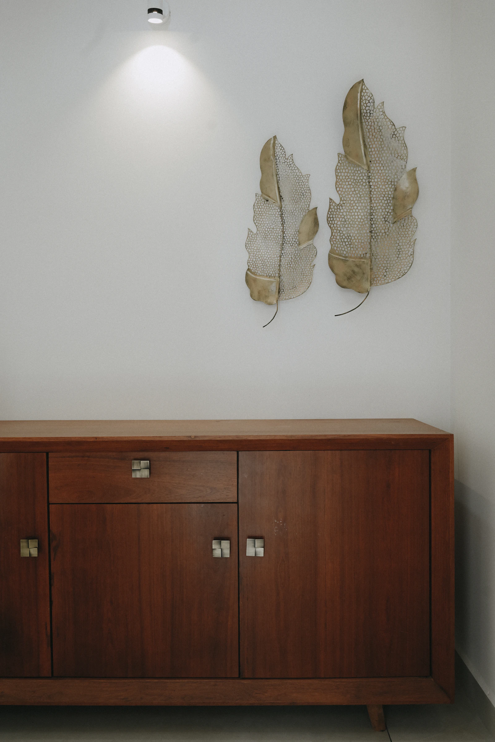 La misma credenza adaptada a una oficina