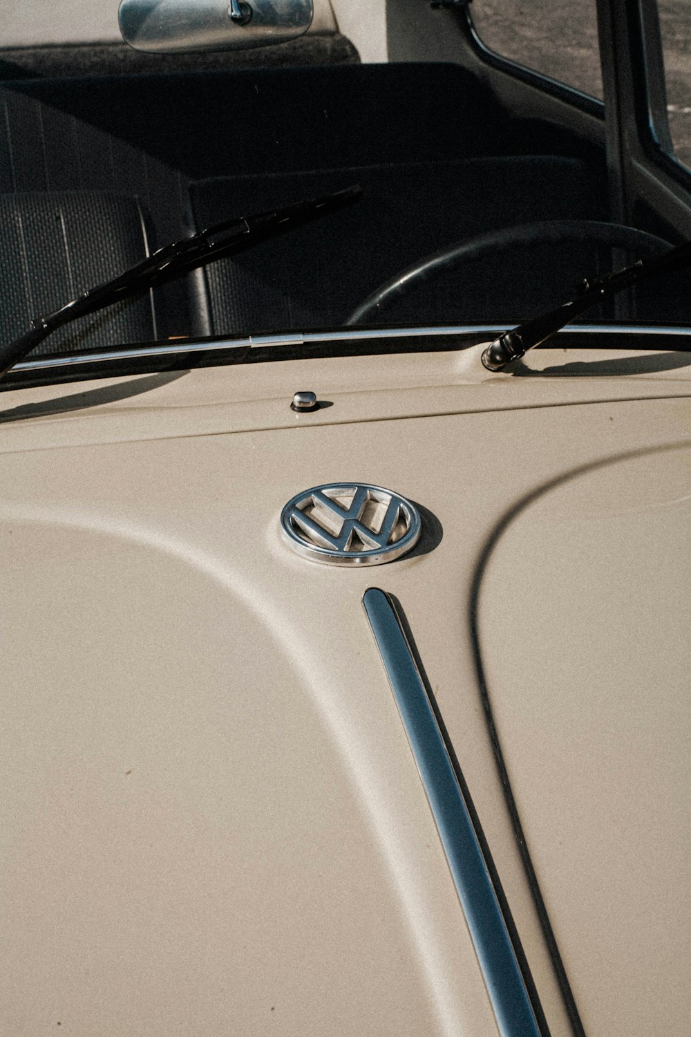 a close up of the emblem on the front of a car