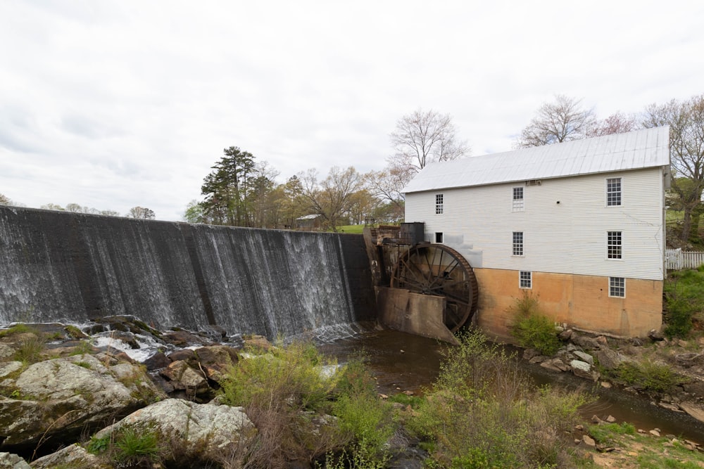 a water wheel sitting next to a dam