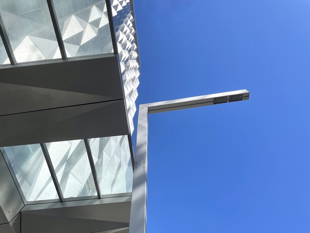 a street light next to a tall building