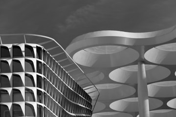 a black and white photo of a building