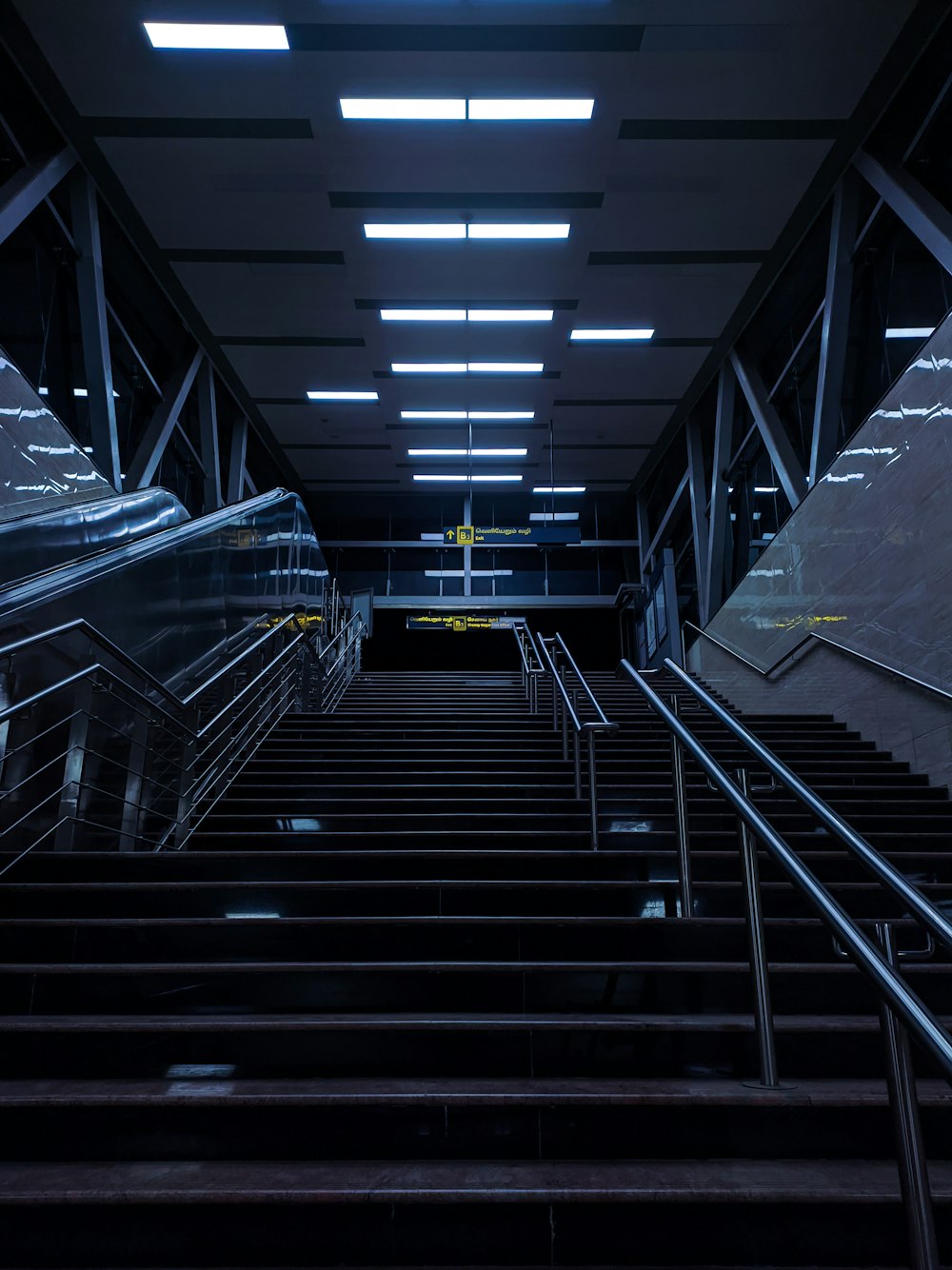 a set of stairs leading up to an escalator