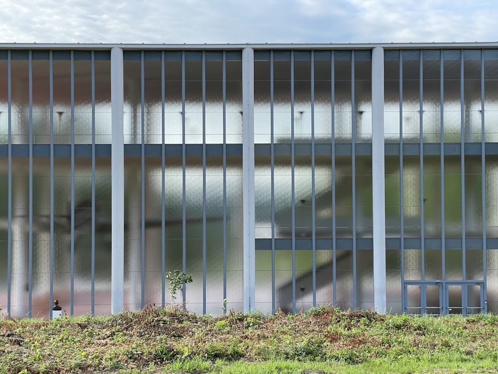 a building that has a bunch of windows on it