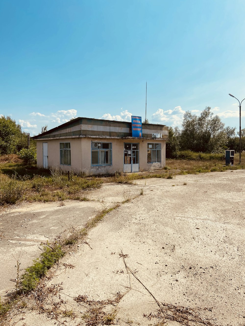 a run down building sitting in the middle of a field