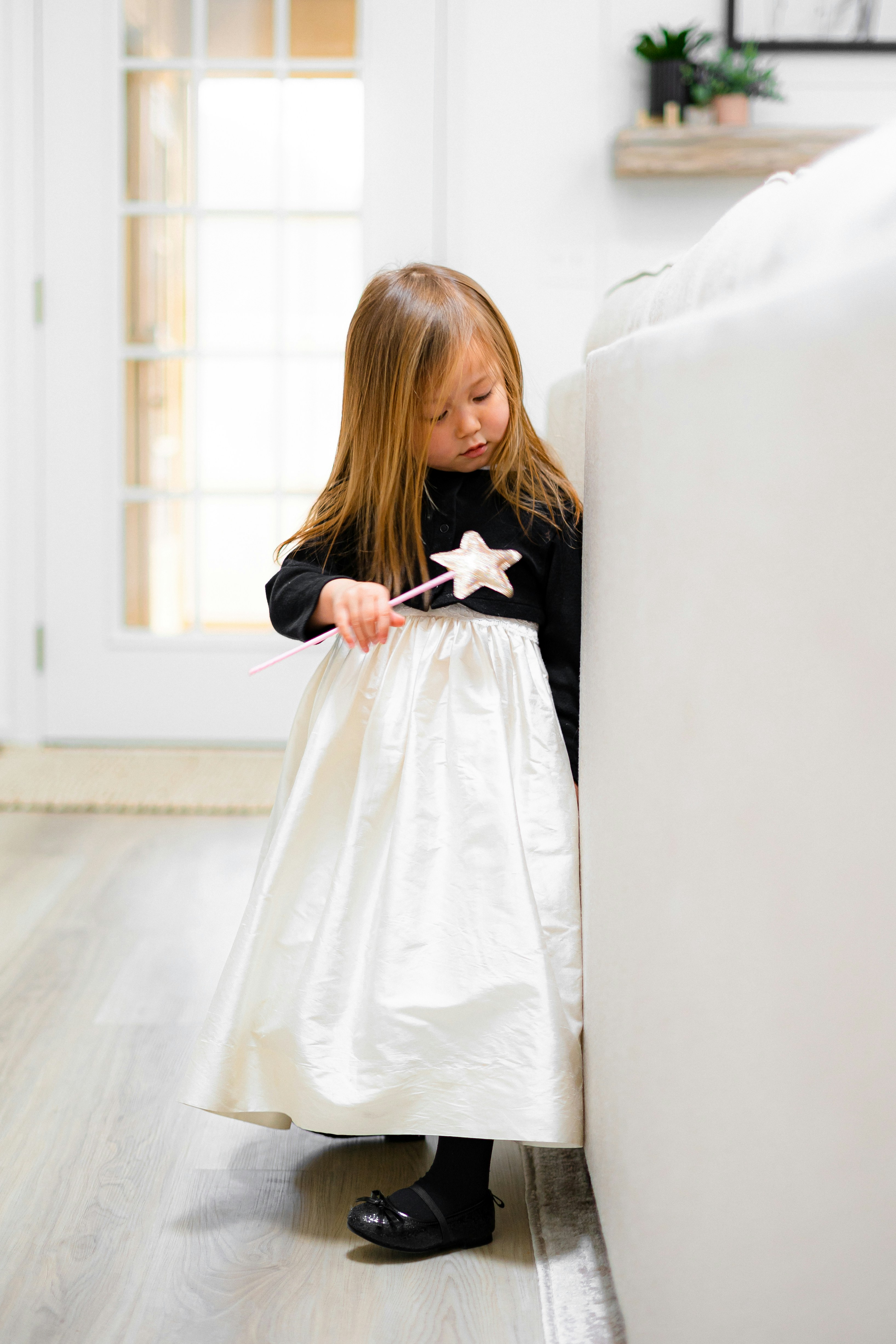 白いドレスを着た人