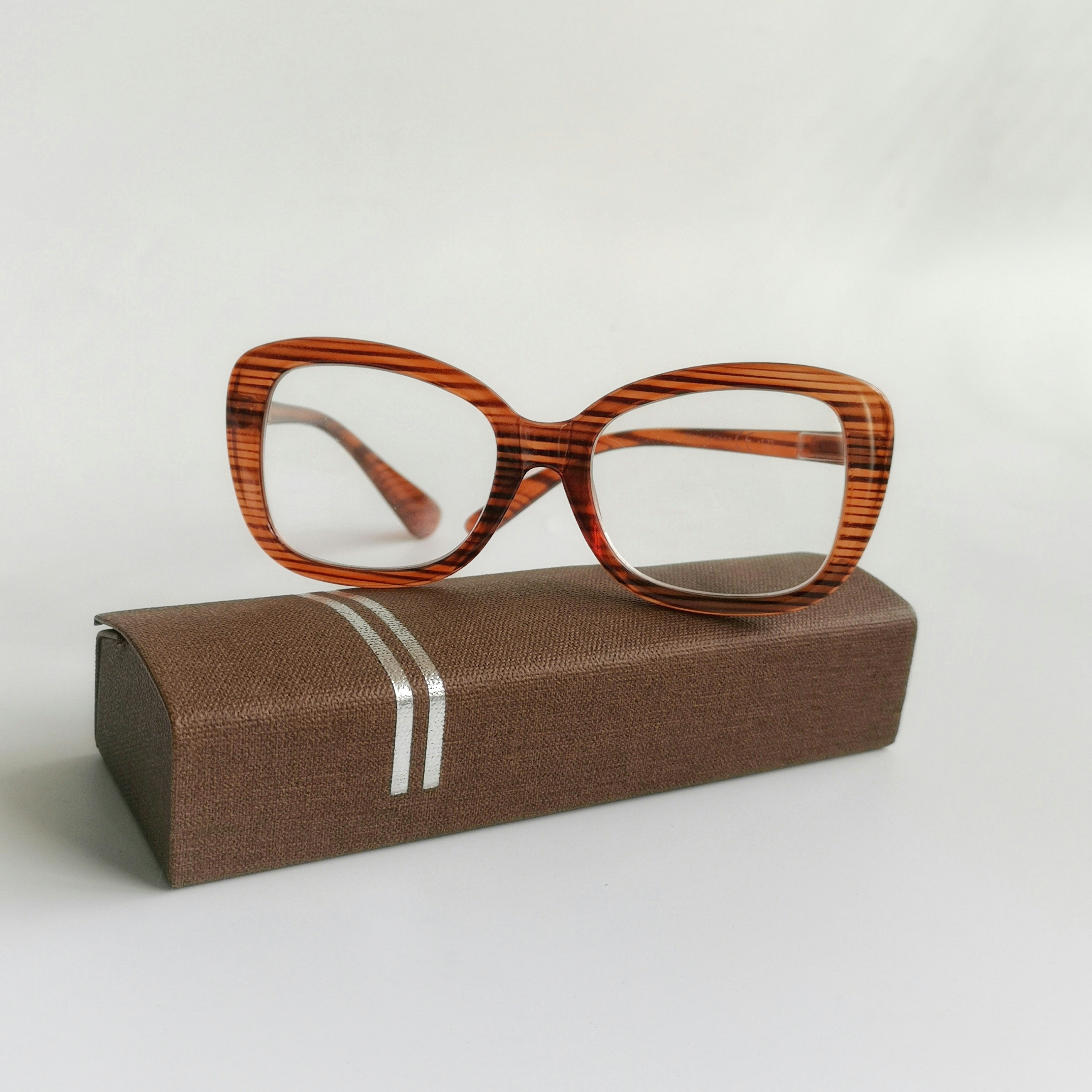 How Smart Frame Choices Make Your Prescription Eyeglasses Feel Like Magic