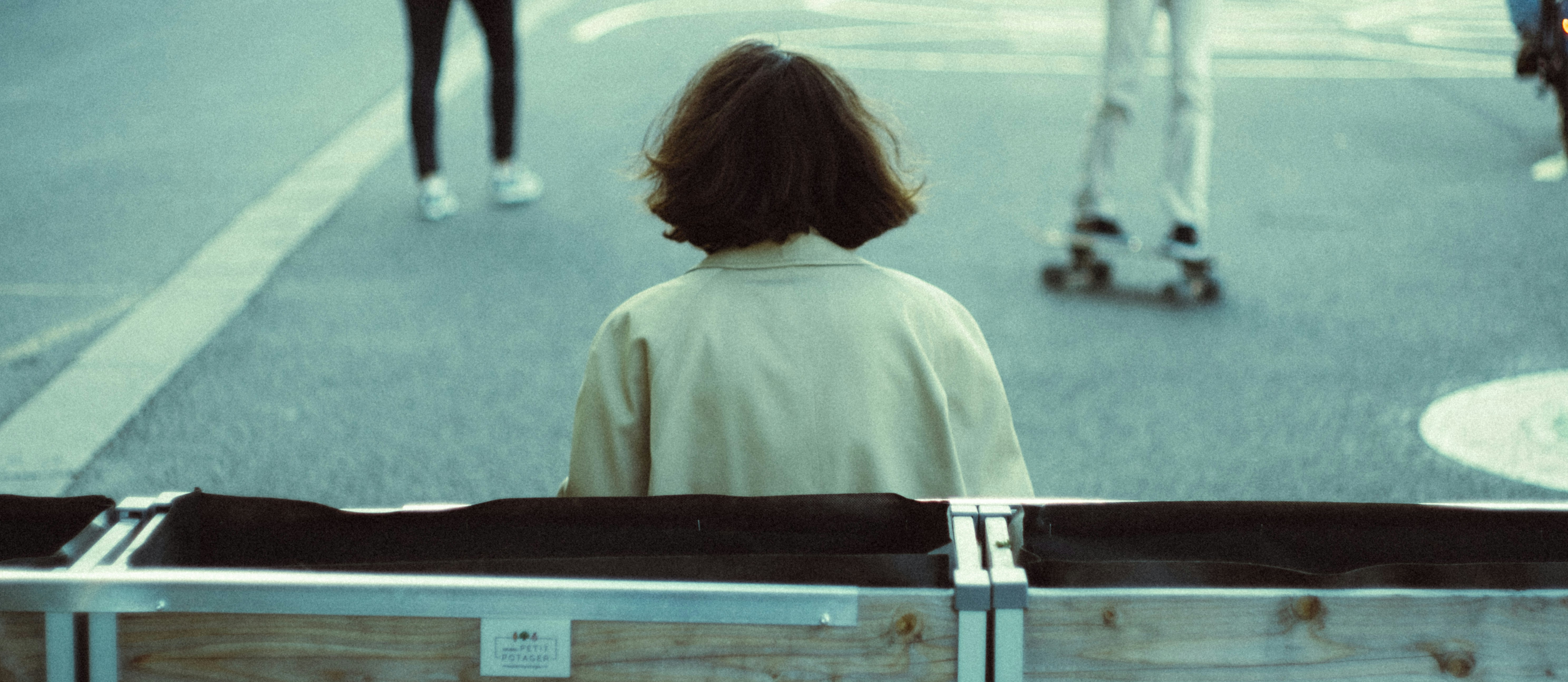 A person sitting on a bench photo – Free Paris Image on Unsplash