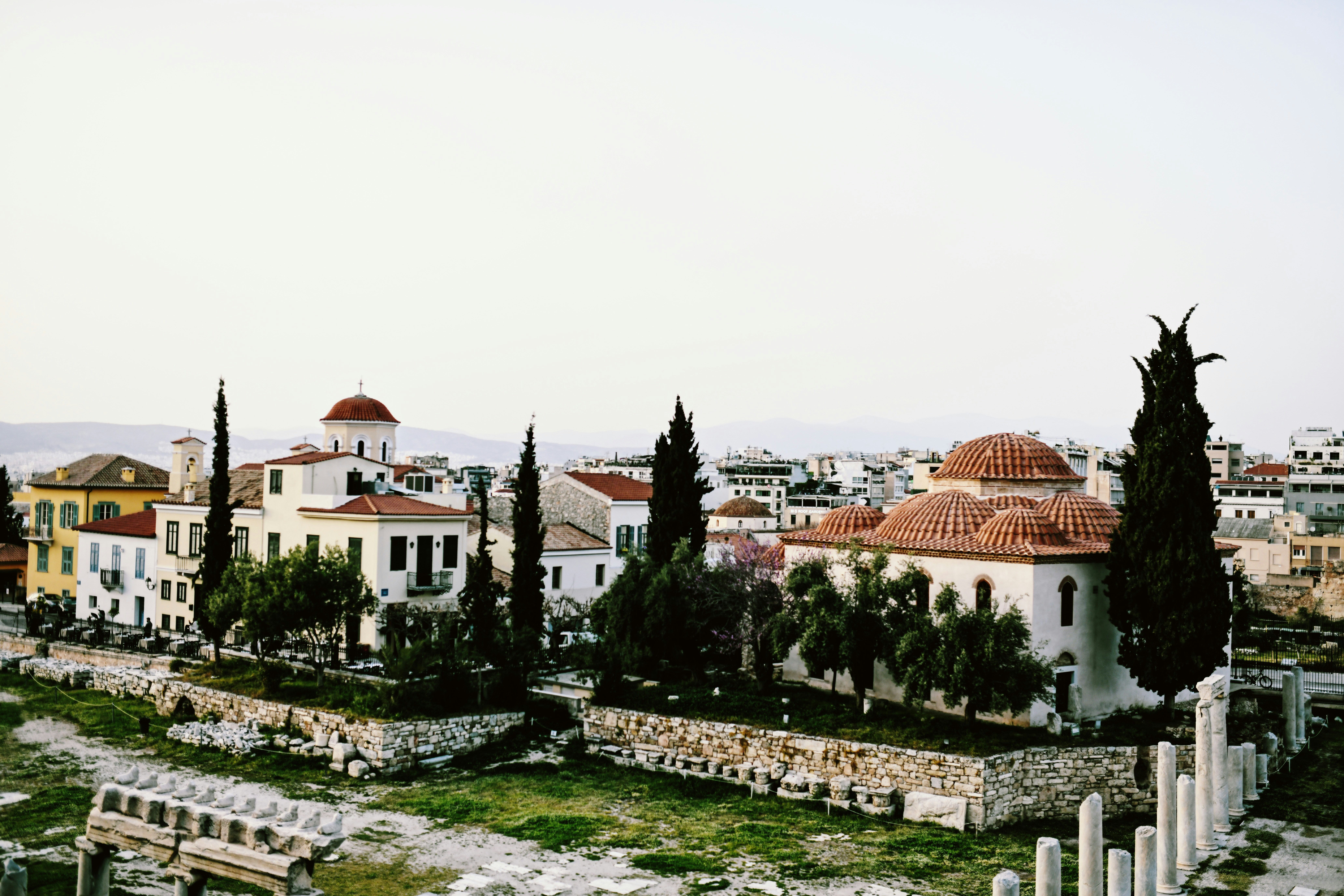A city with many buildings
