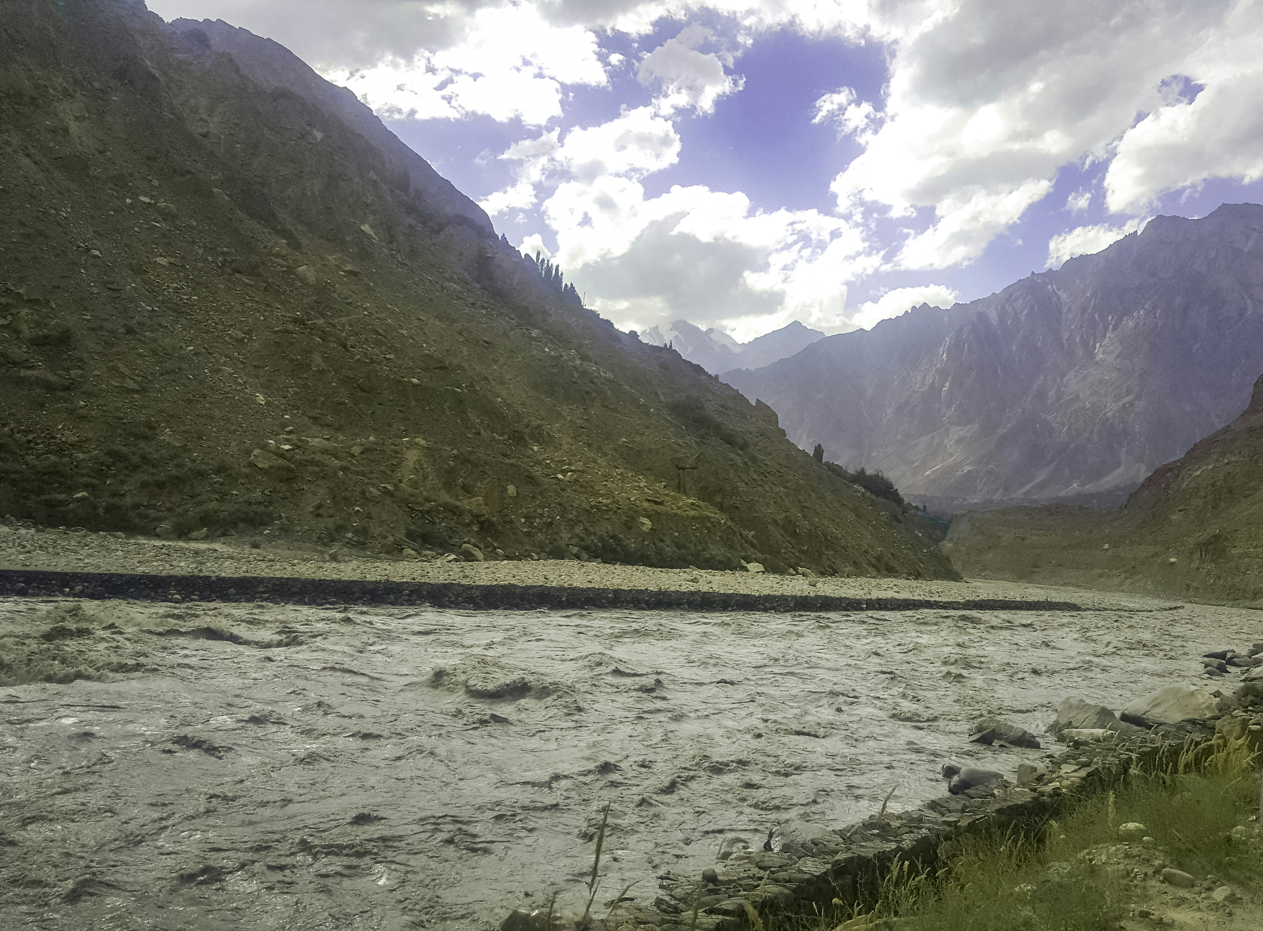 a river running through a valley between mountains
