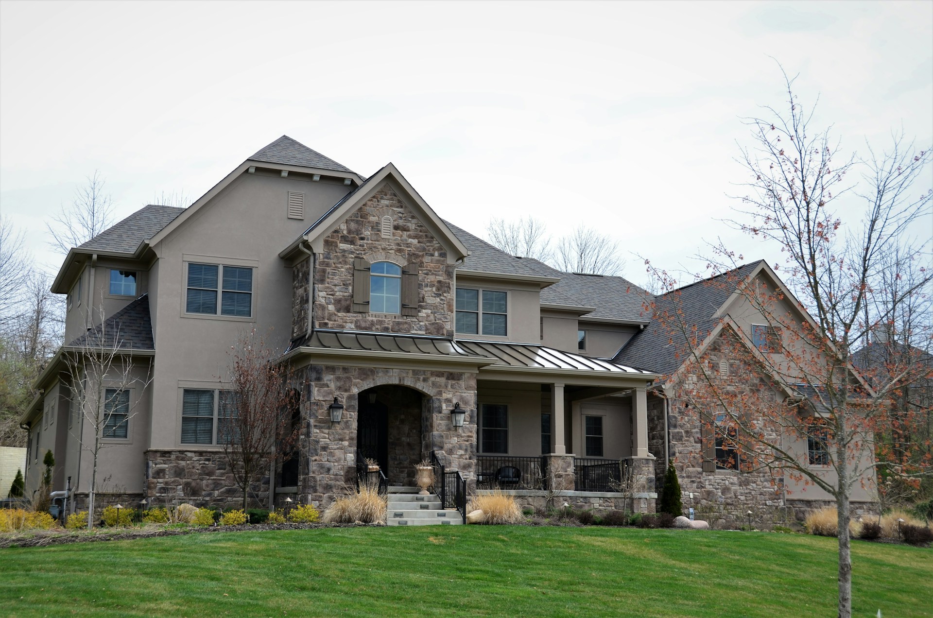 black and white bed linen