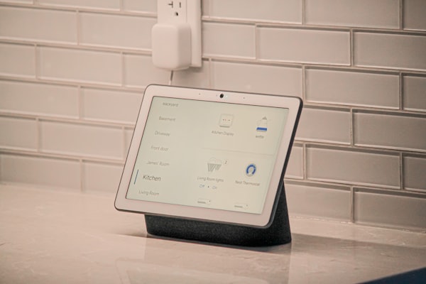 Tablet met slimme woning bediening