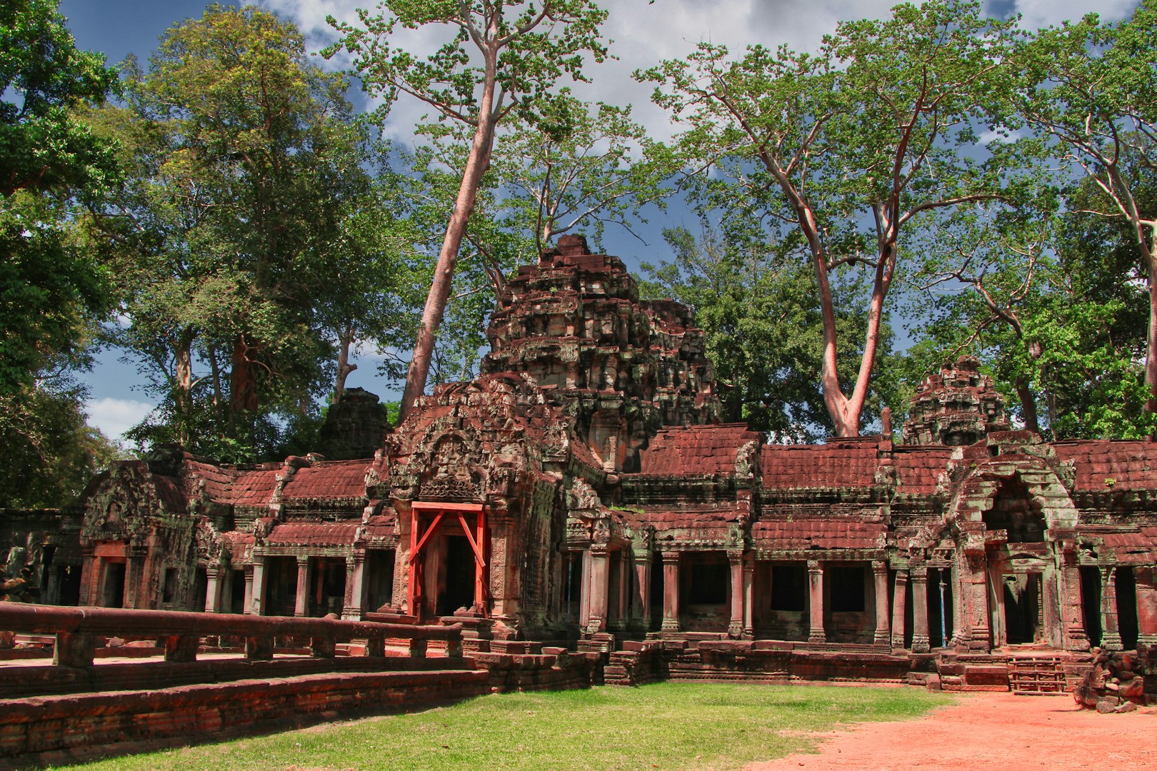 Angkor Thom & Bayon Faces