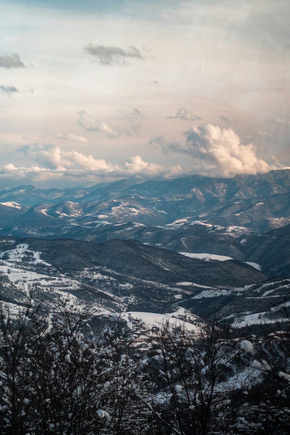 a snowy mountain range