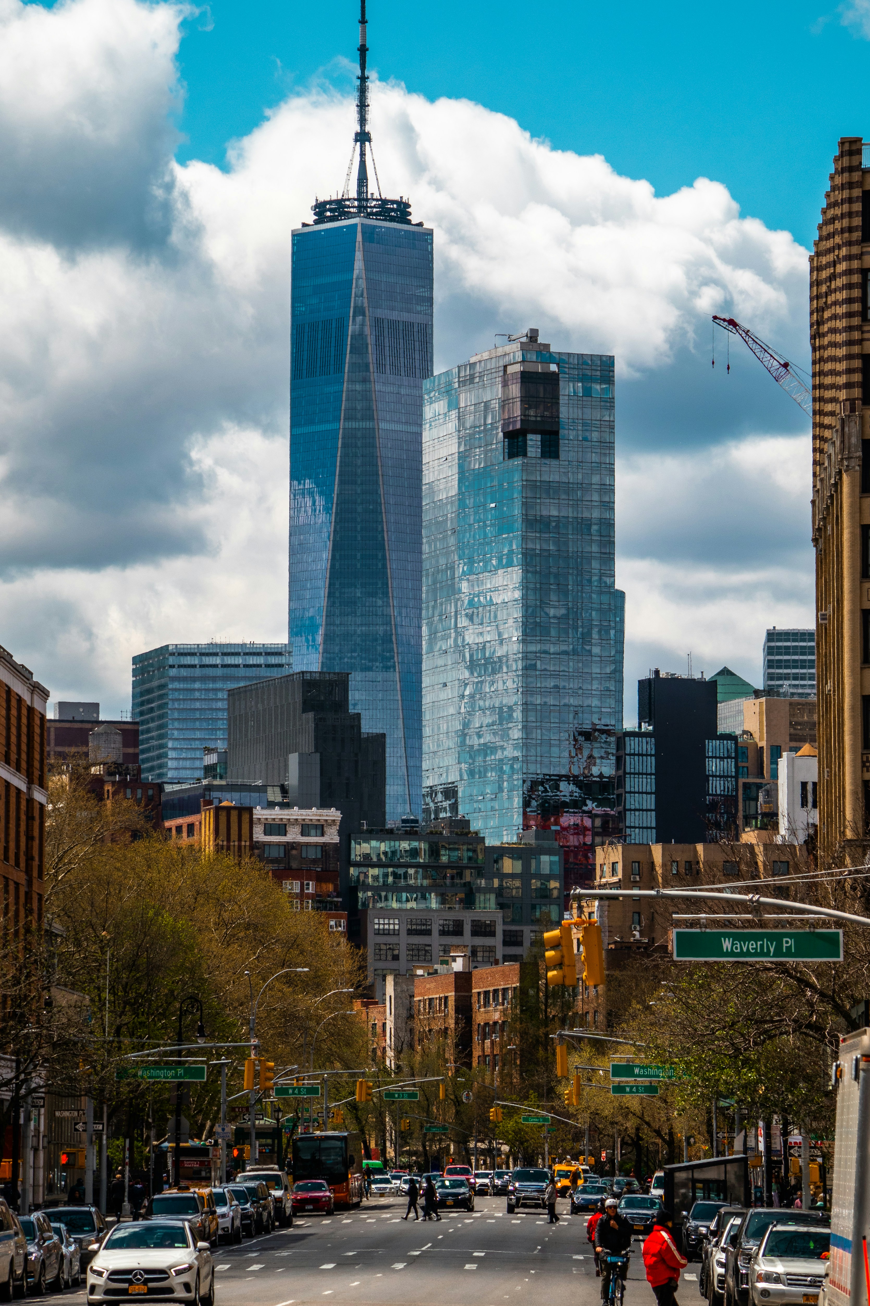 A city street with tall buildings photo – Free New york Image on Unsplash