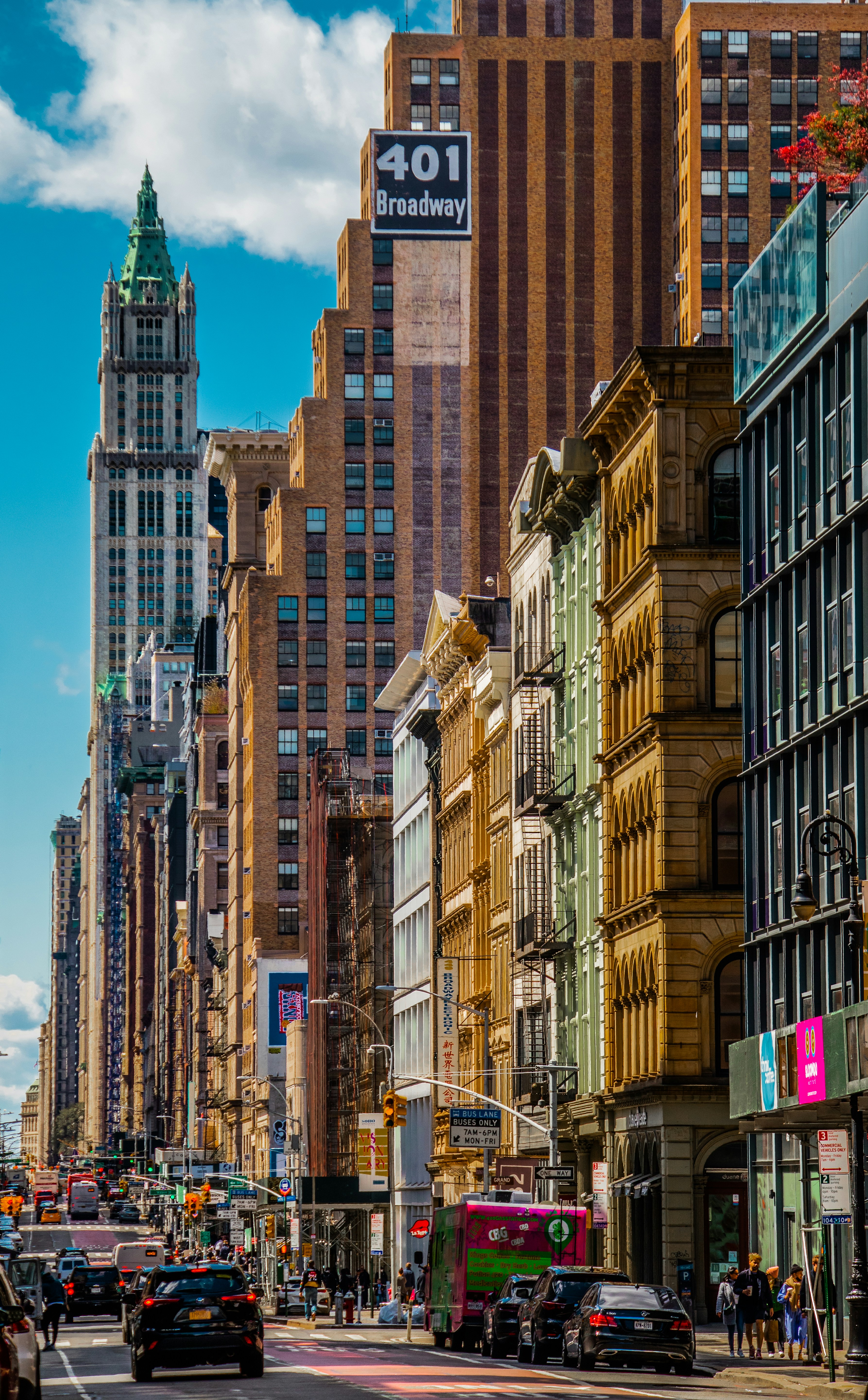 A city street with tall buildings photo – Free New york Image on Unsplash