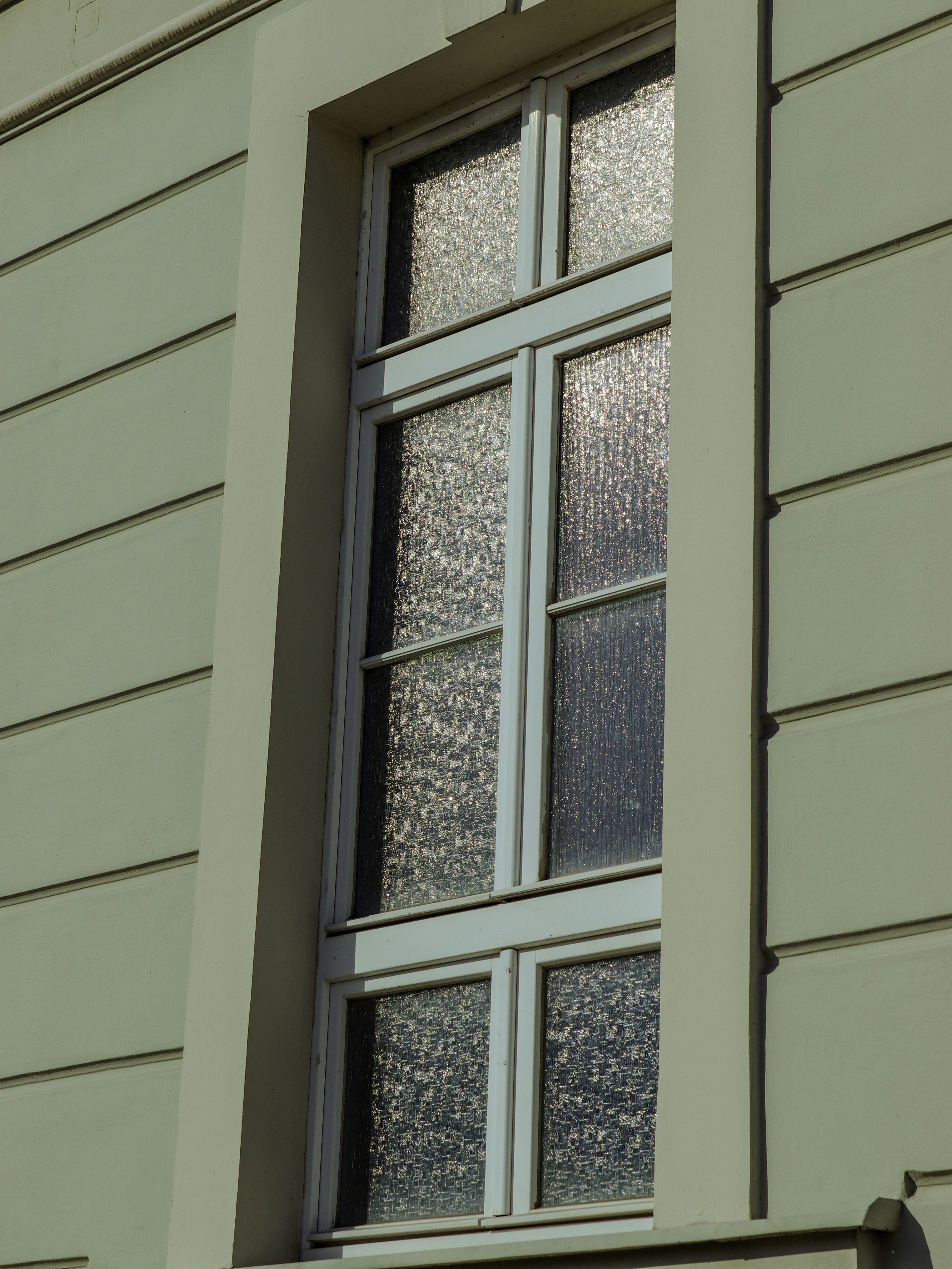 Sleek aluminum exterior window design