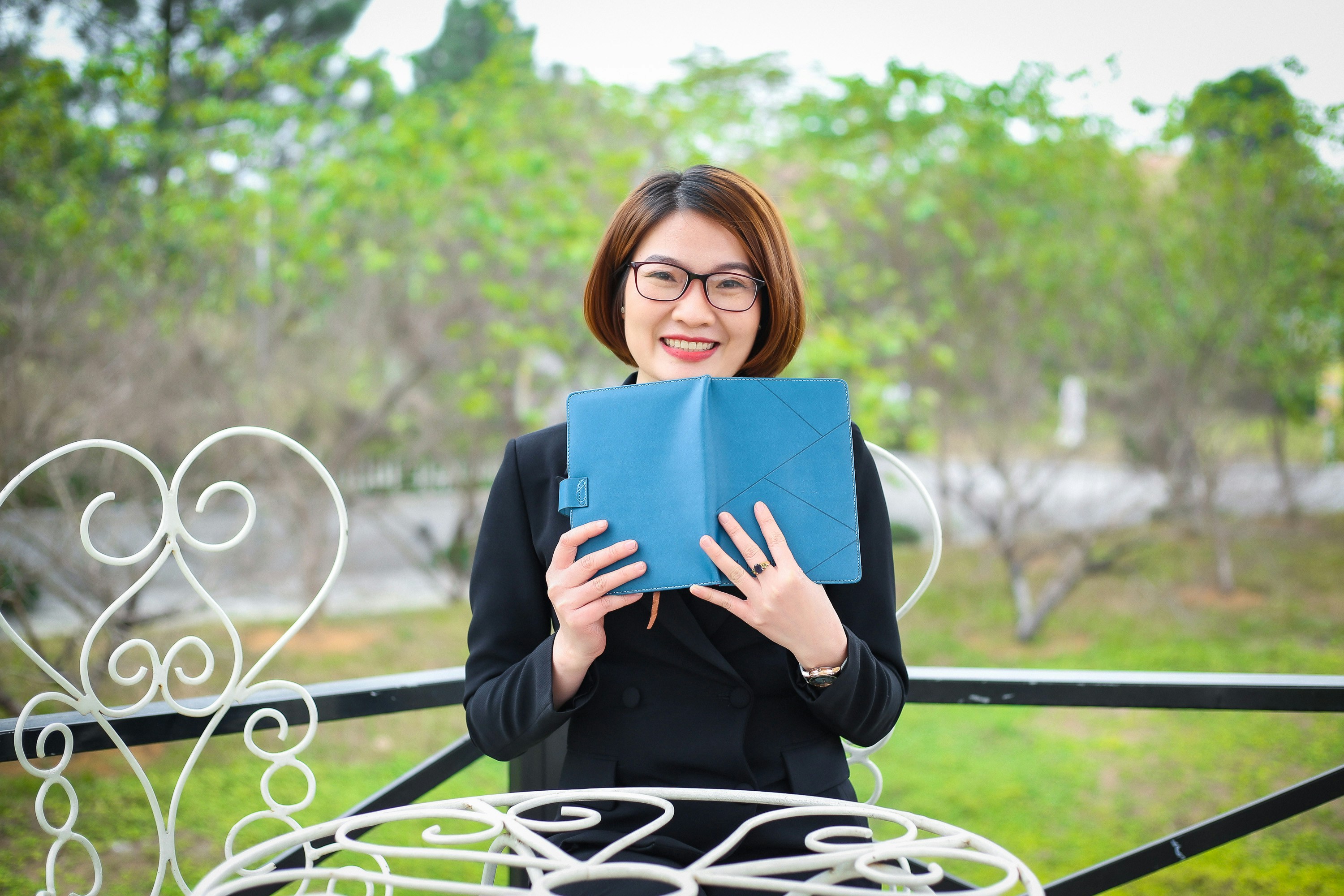 photo-1650784854261-656af8f0b52d?ixid=M3