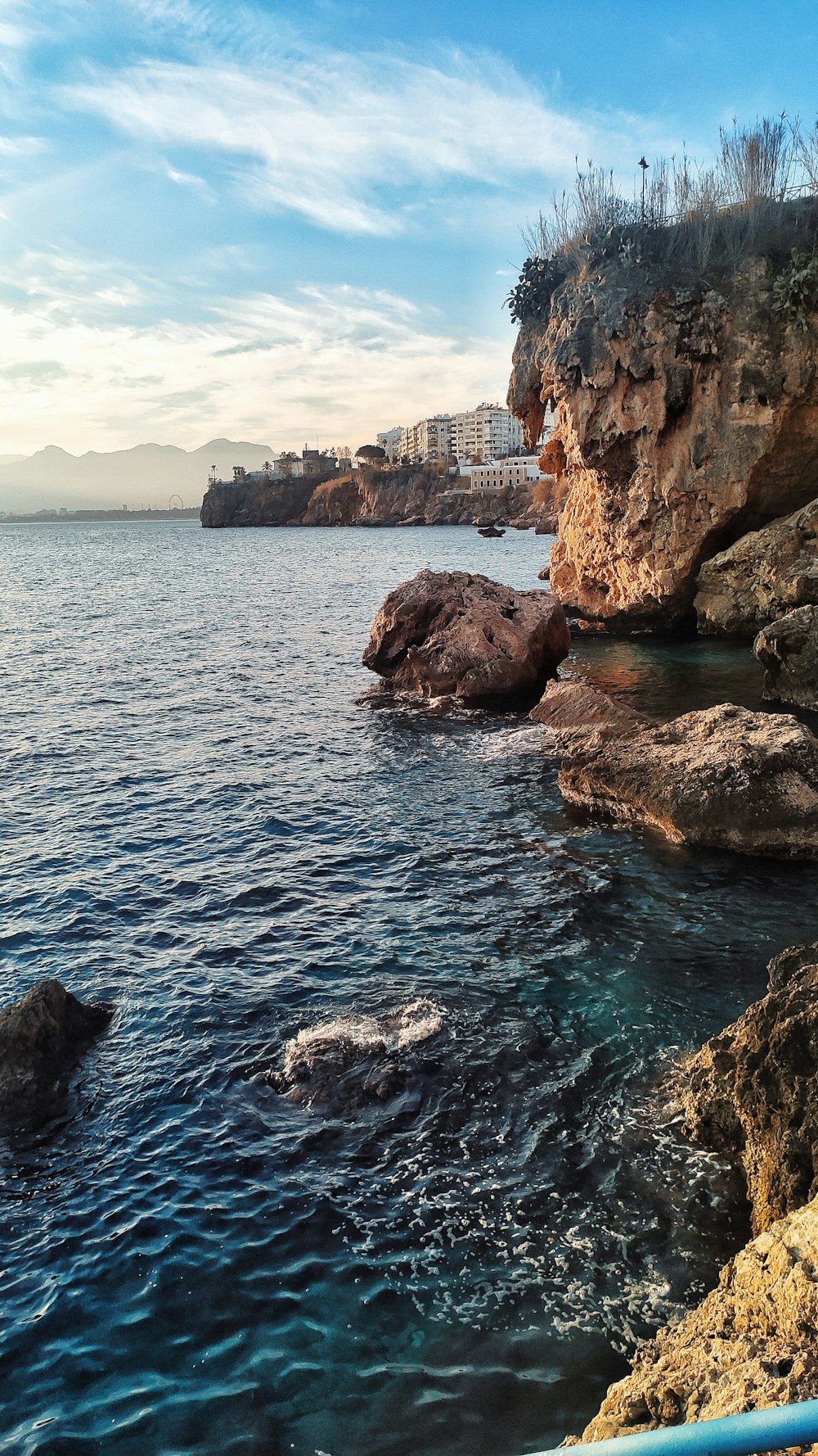 a rocky coast line