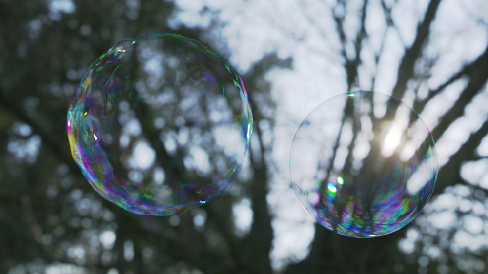 Un par de burbujas en el aire