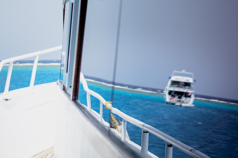 Bateau luxueux sur l’eau