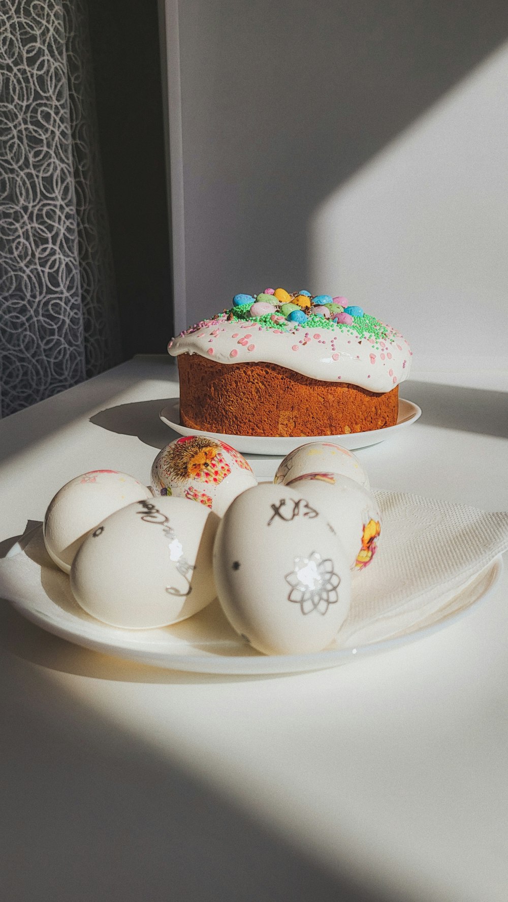 a plate of cupcakes