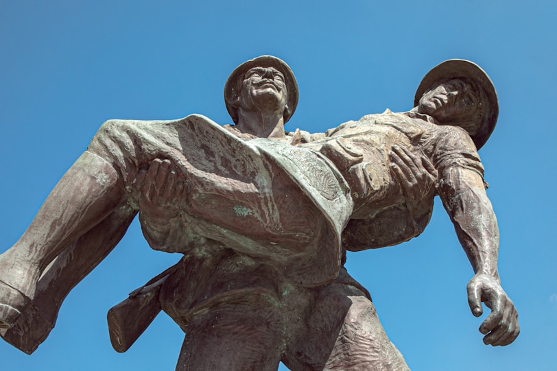 a statue of a man and a woman