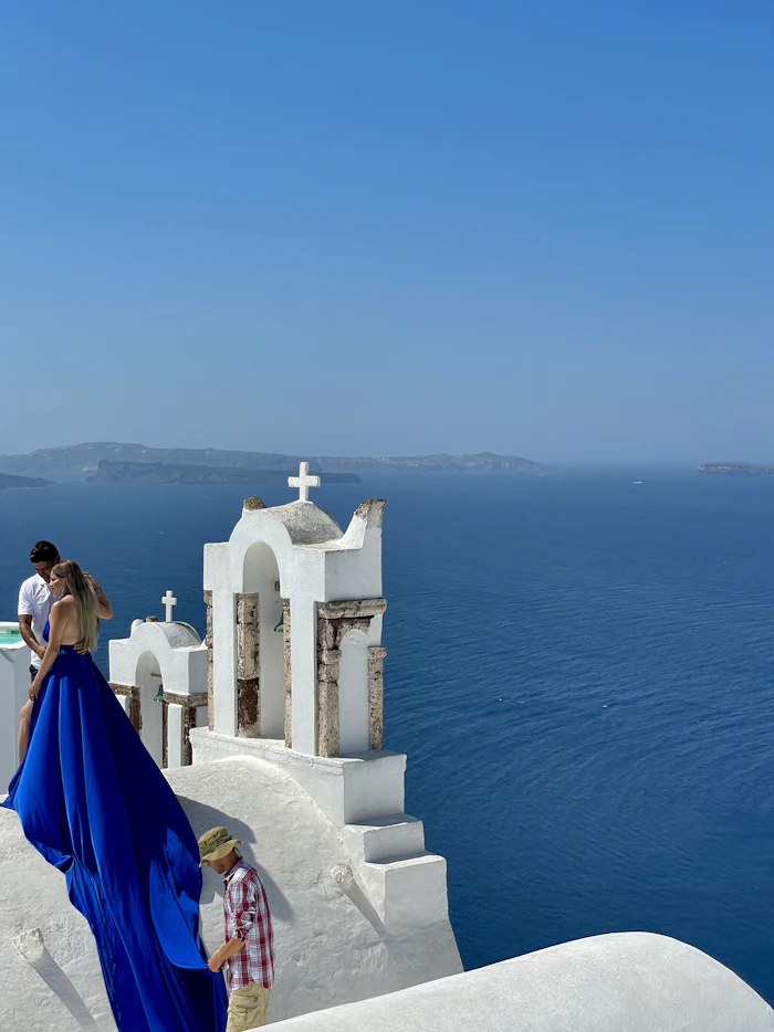 Honeymoon couple overlooking the Aegean sea in Santorini