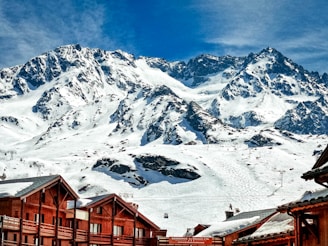 a snowy mountain range