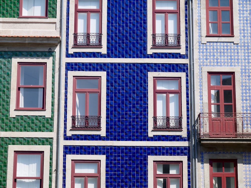 a building with many windows