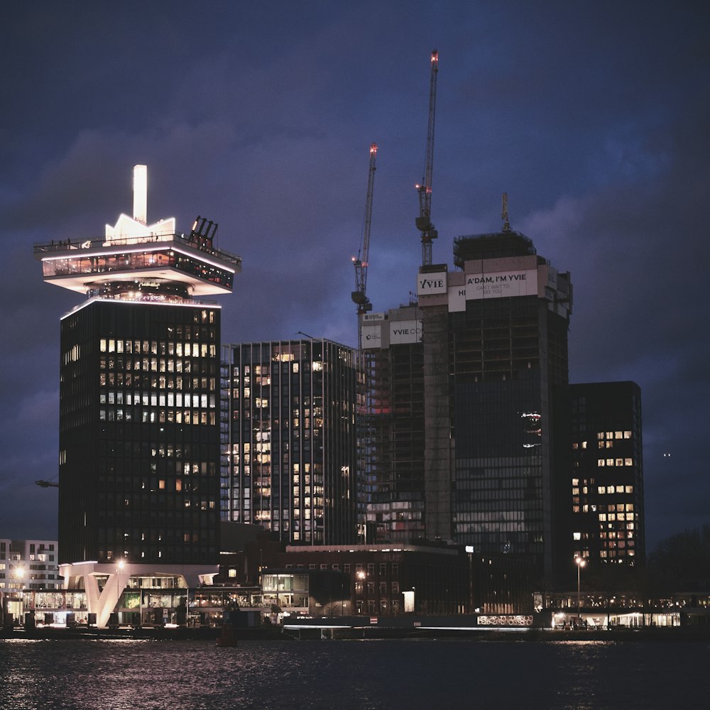 a city skyline at night