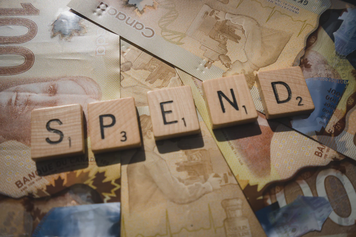 Household budget comparing monthly income with essential expenses