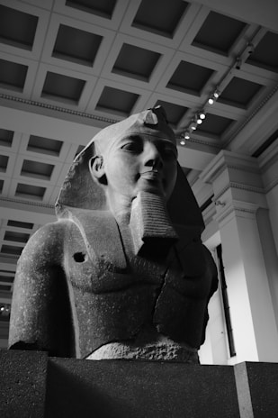 Statue de ramses musée du Caire avec paseo tours