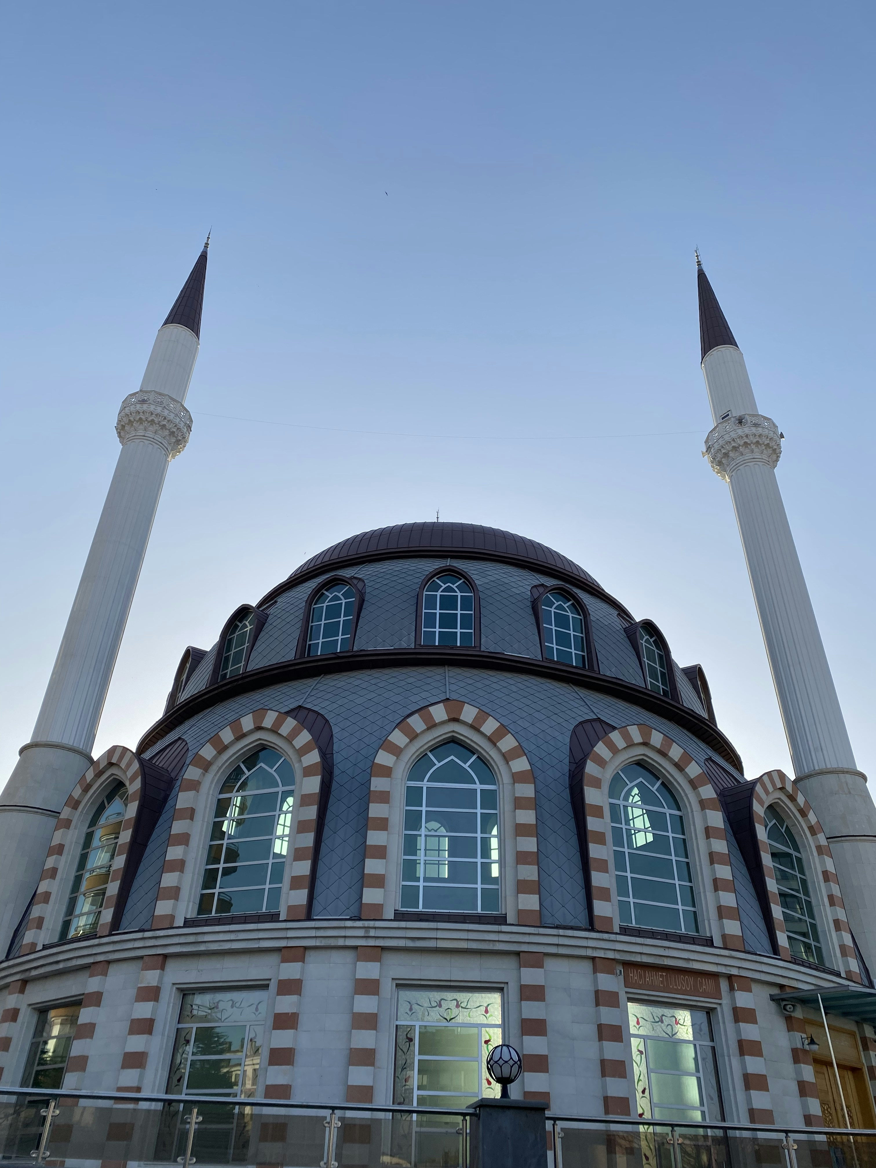 Bangunan dengan menara