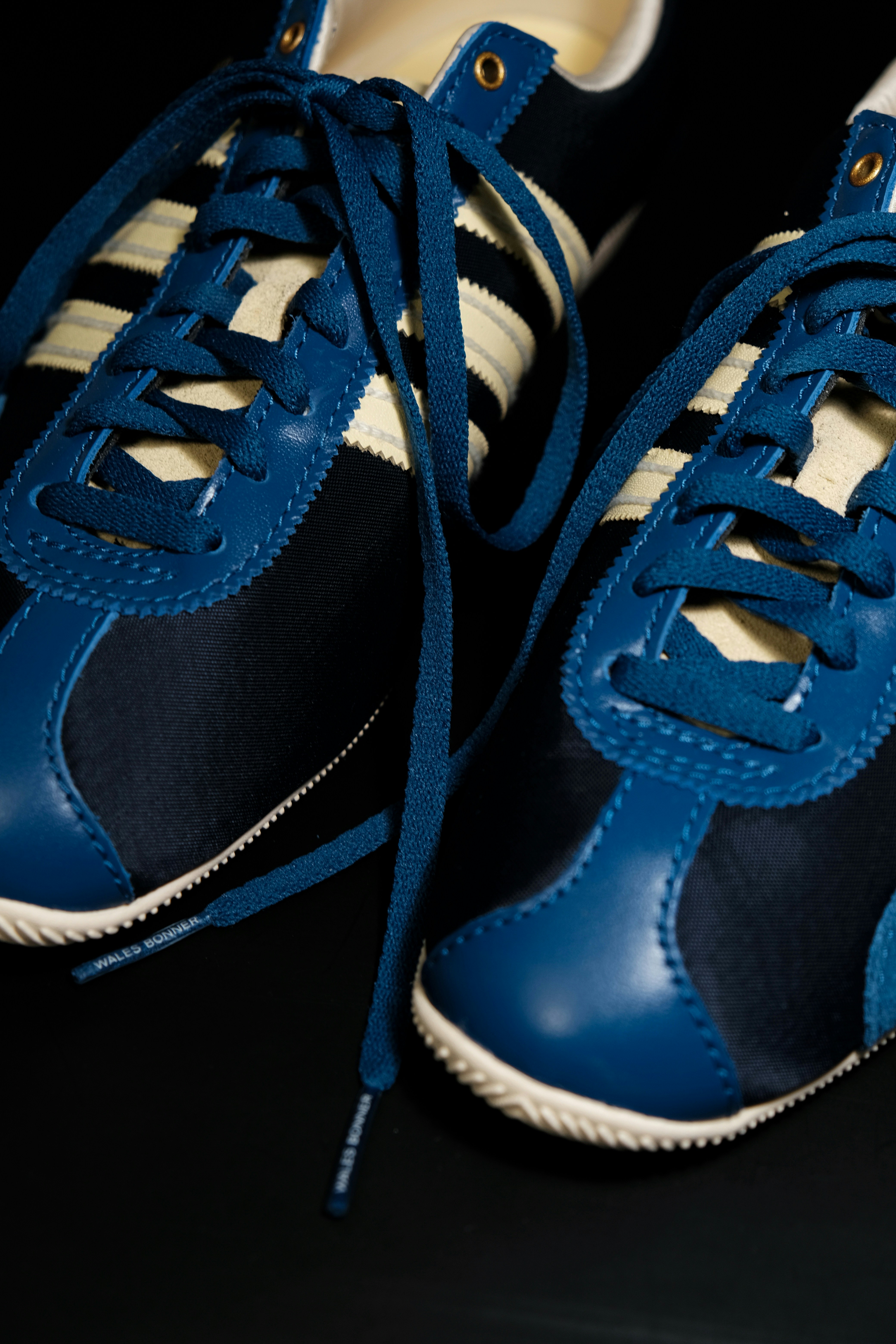 Choose from a curated selection of Adidas wallpapers for your mobile and desktop screens. Always free on Unsplash.