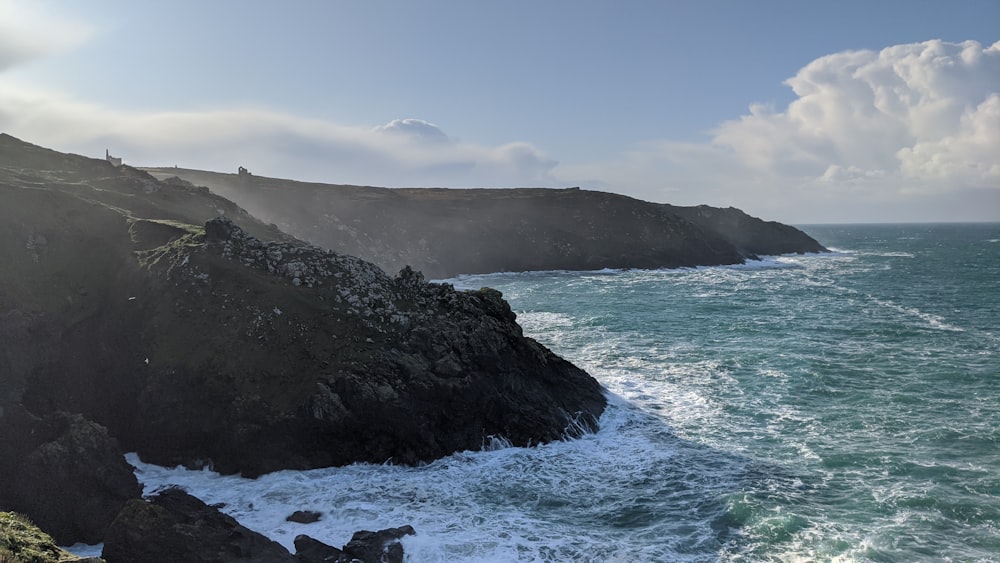 a rocky coast line