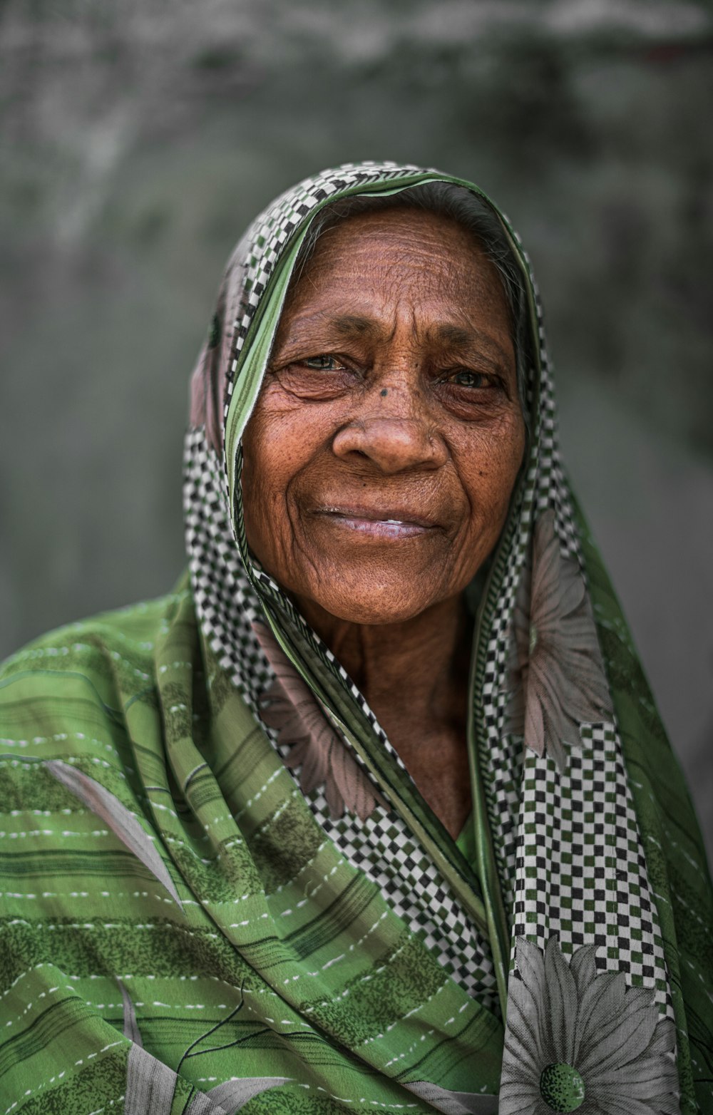 a person wearing a head scarf