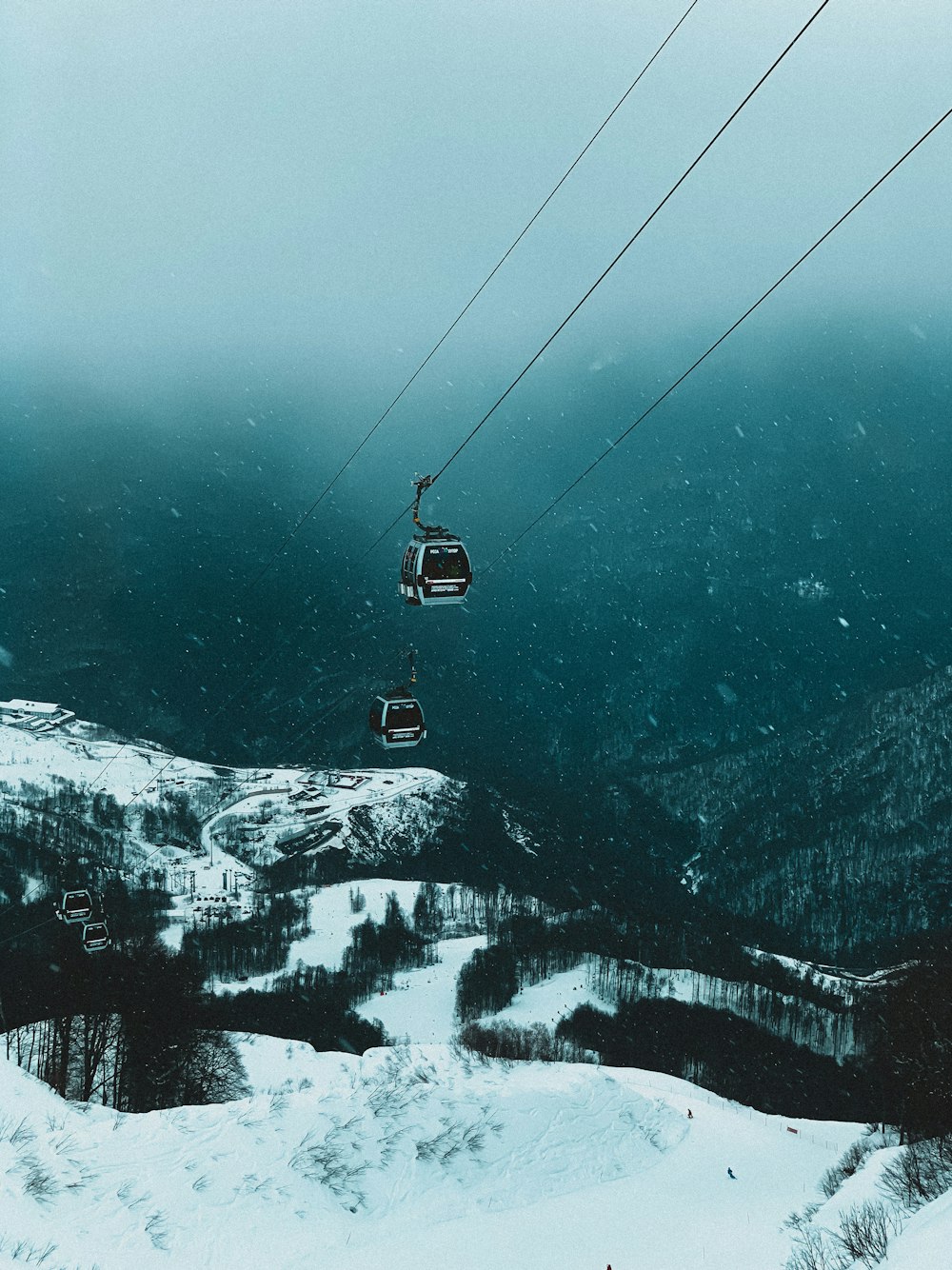 a ski lift going up a mountain
