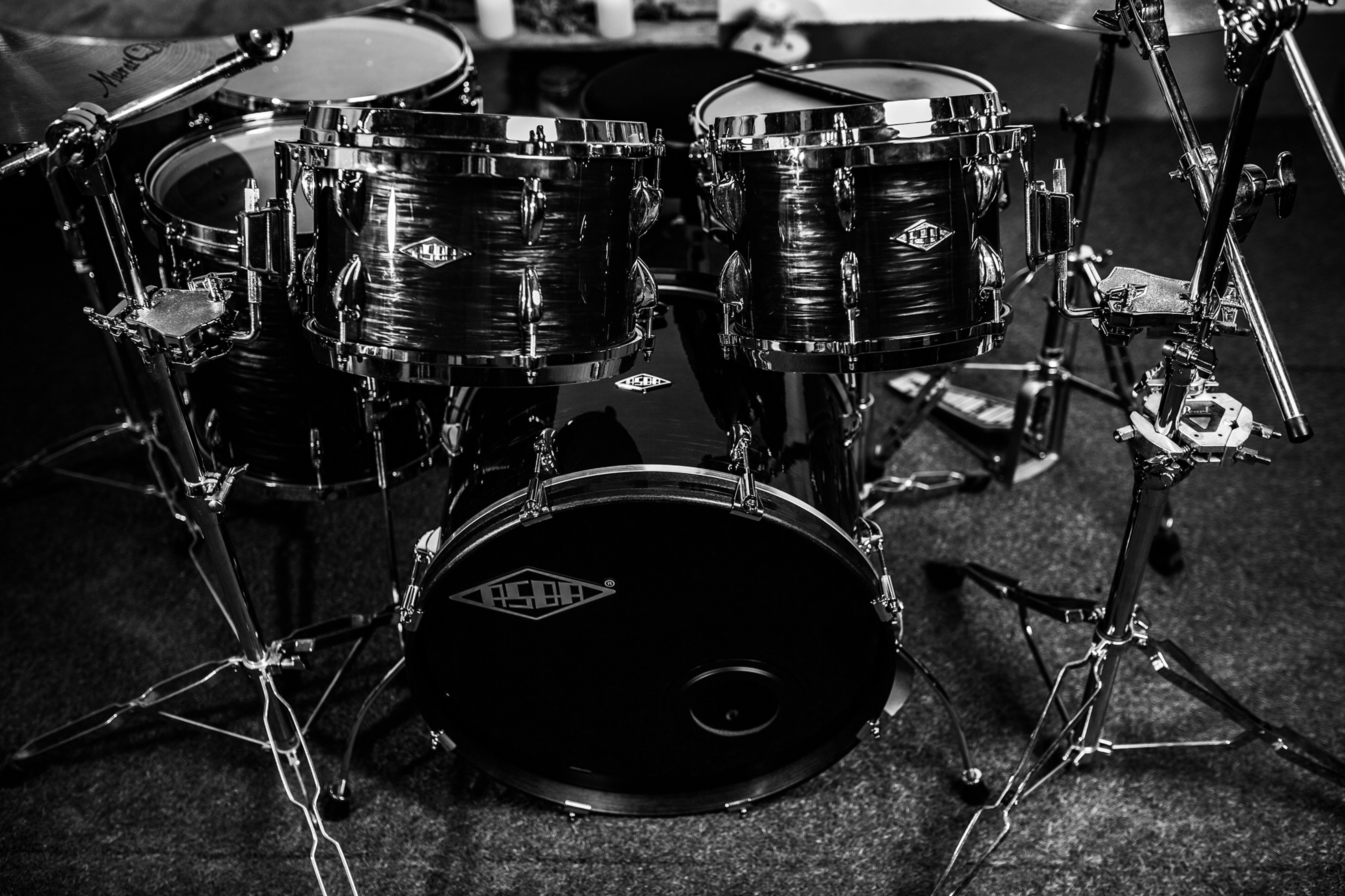 A drum set on a carpet photo Free Black Image on Unsplash