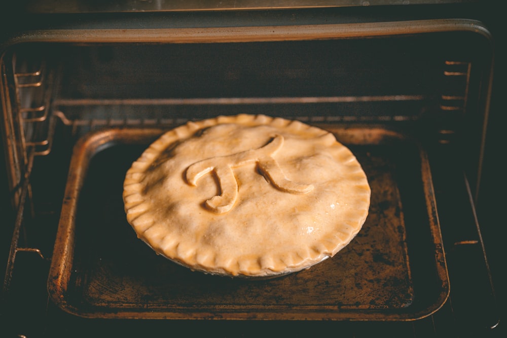 a pan with a pie in it