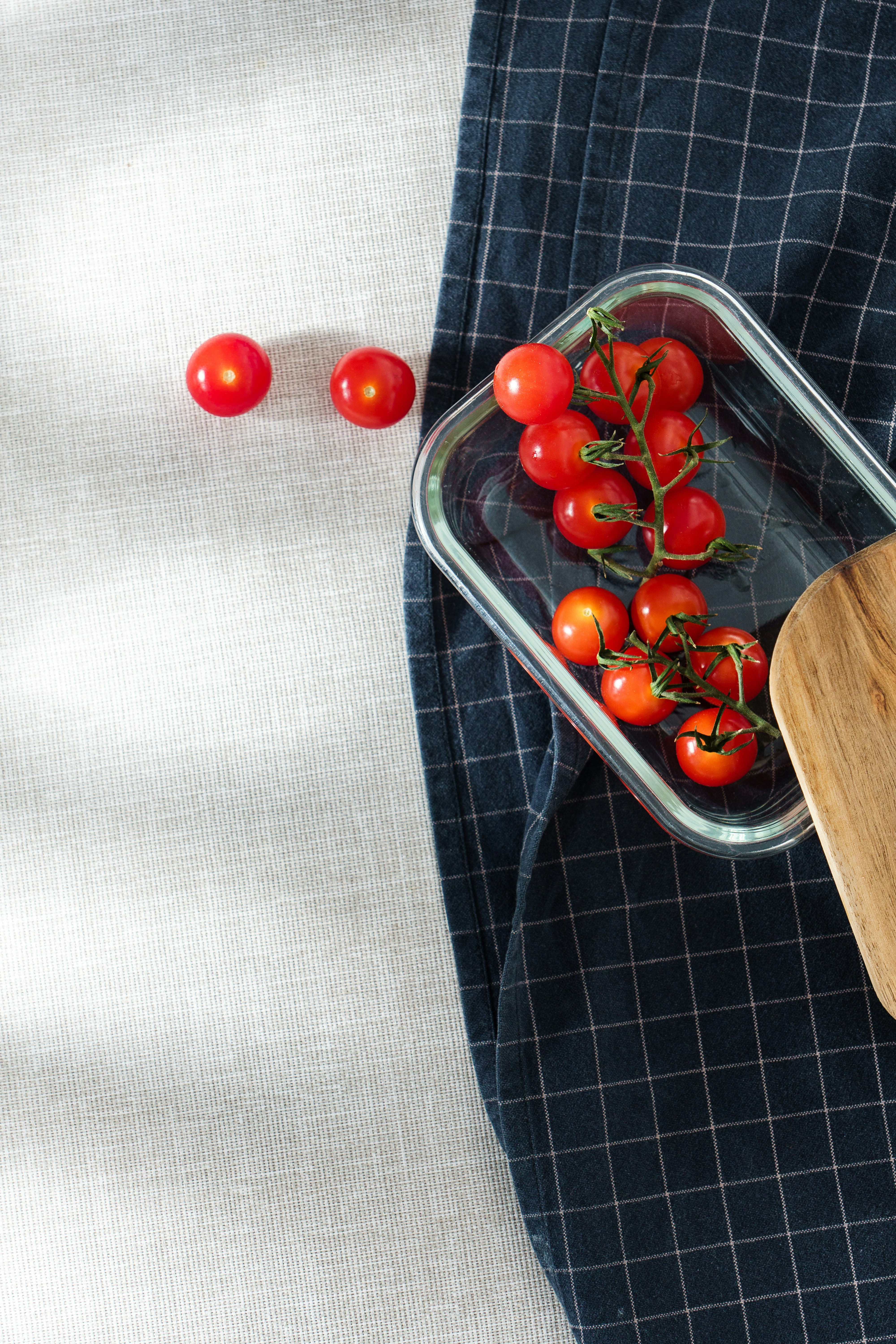 uma tigela de tomates cereja